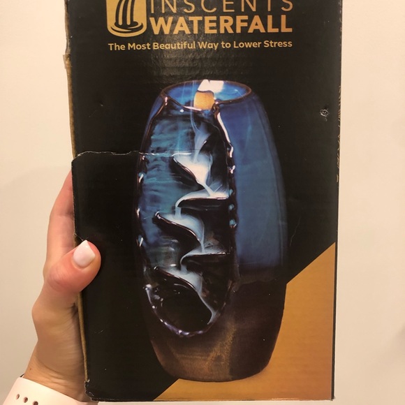 Brand new: Inscents Waterfall plus scent cones - Picture 2 of 2